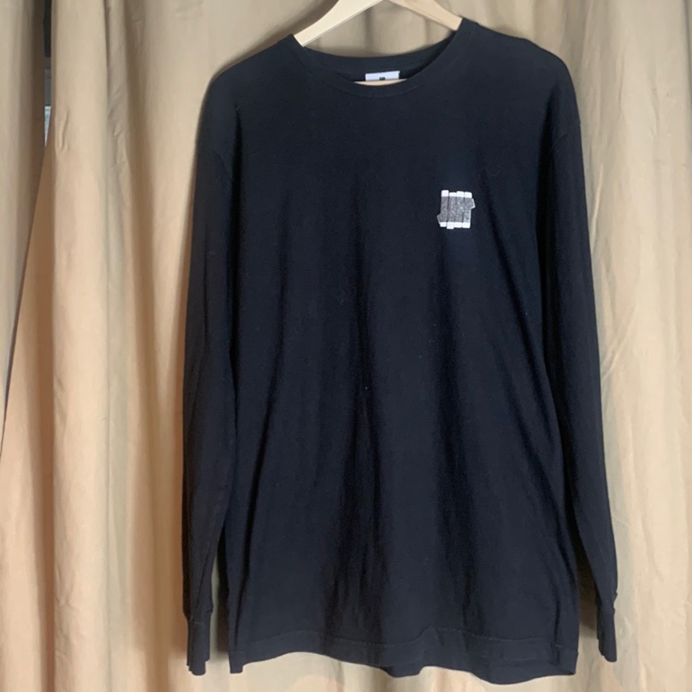 Undefeated large long sleeve shirt